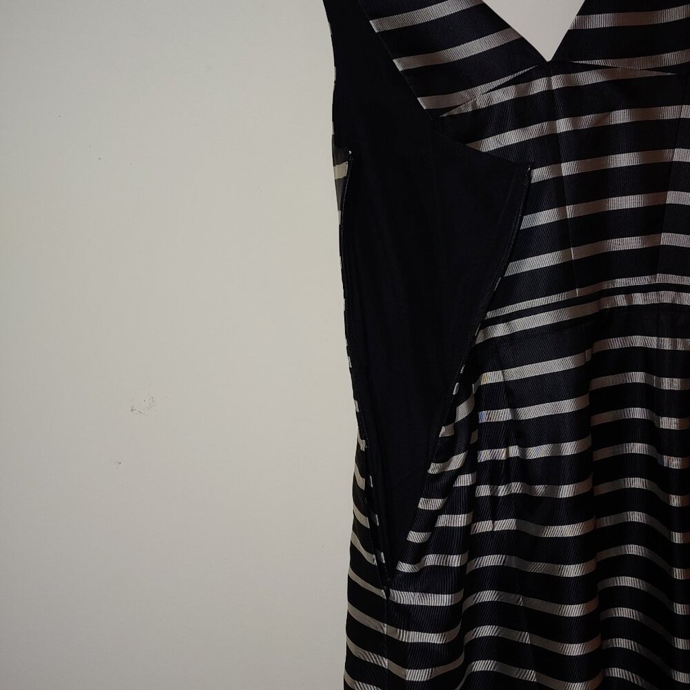 J Crew Fit and Flare Deep V-Neck Stripe Mini Dress Black Silver Stripes  Size 6 - Picture 5 of 7